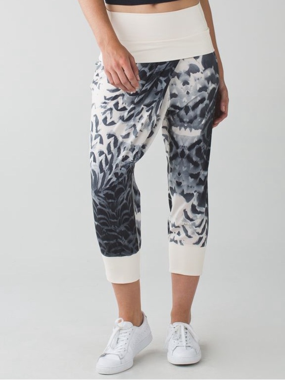 LULULEMON ATHLETICA Dance to Yoga Pant
